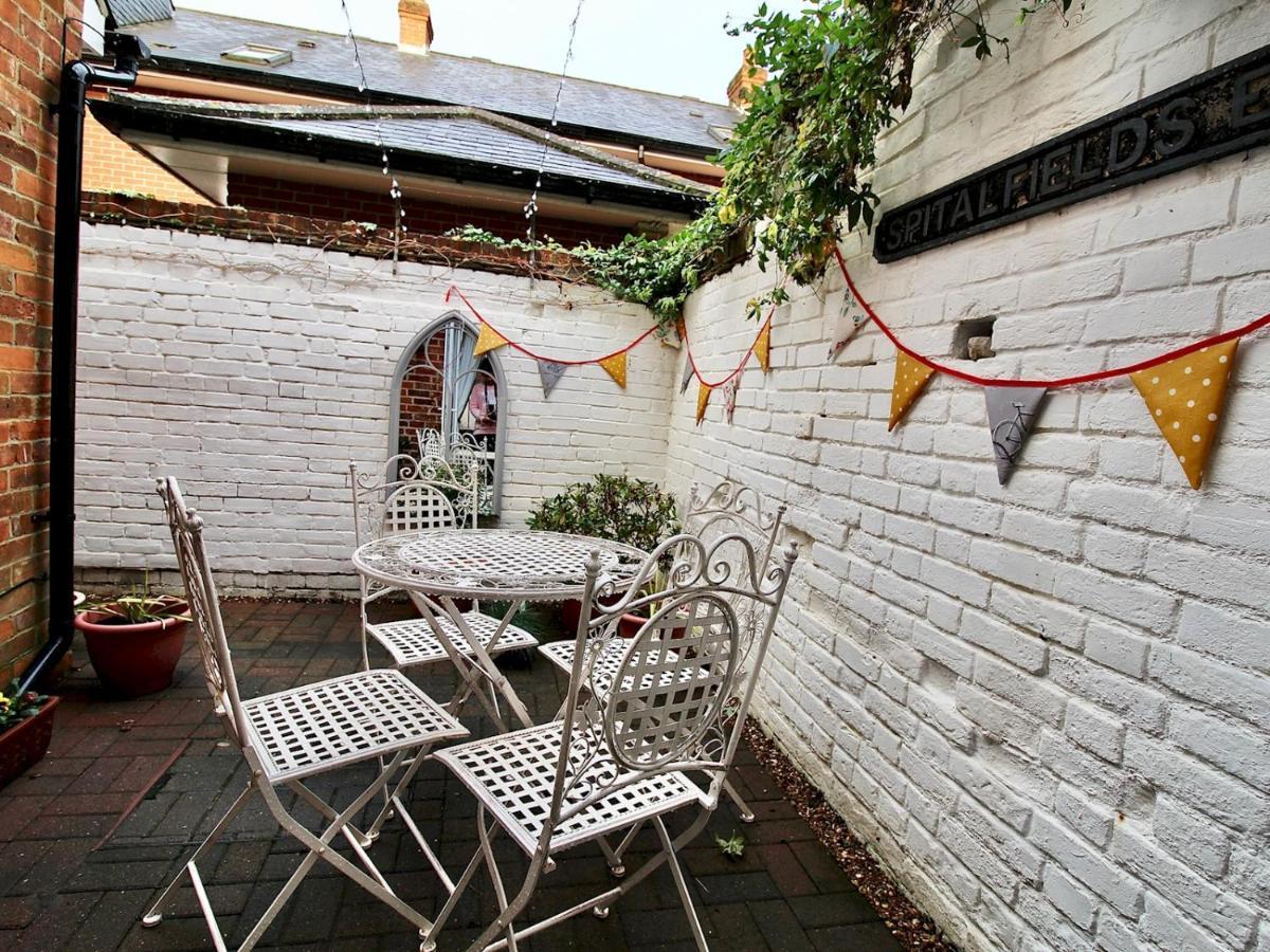 A Character Cottage In Historical Canterbury Exterior photo