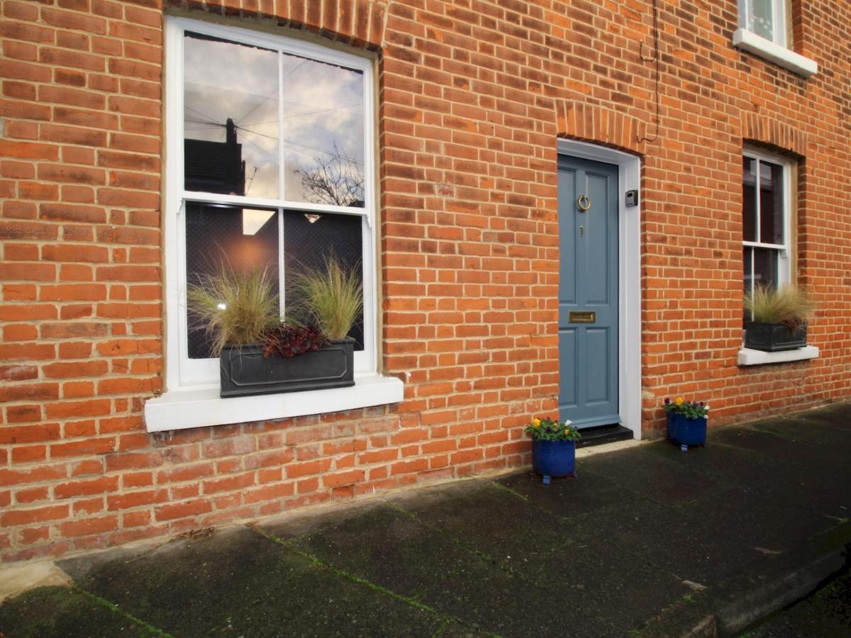 A Character Cottage In Historical Canterbury Exterior photo