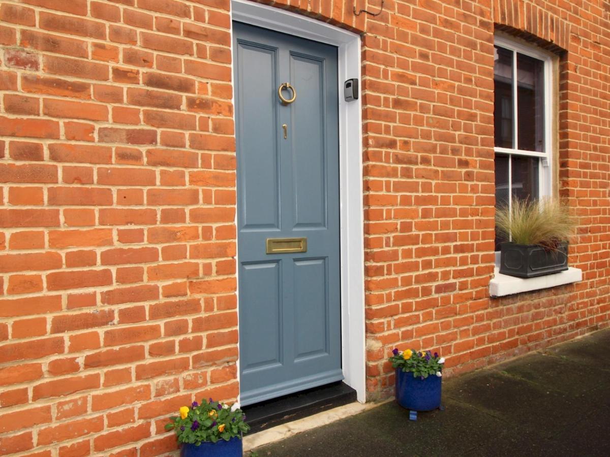 A Character Cottage In Historical Canterbury Exterior photo